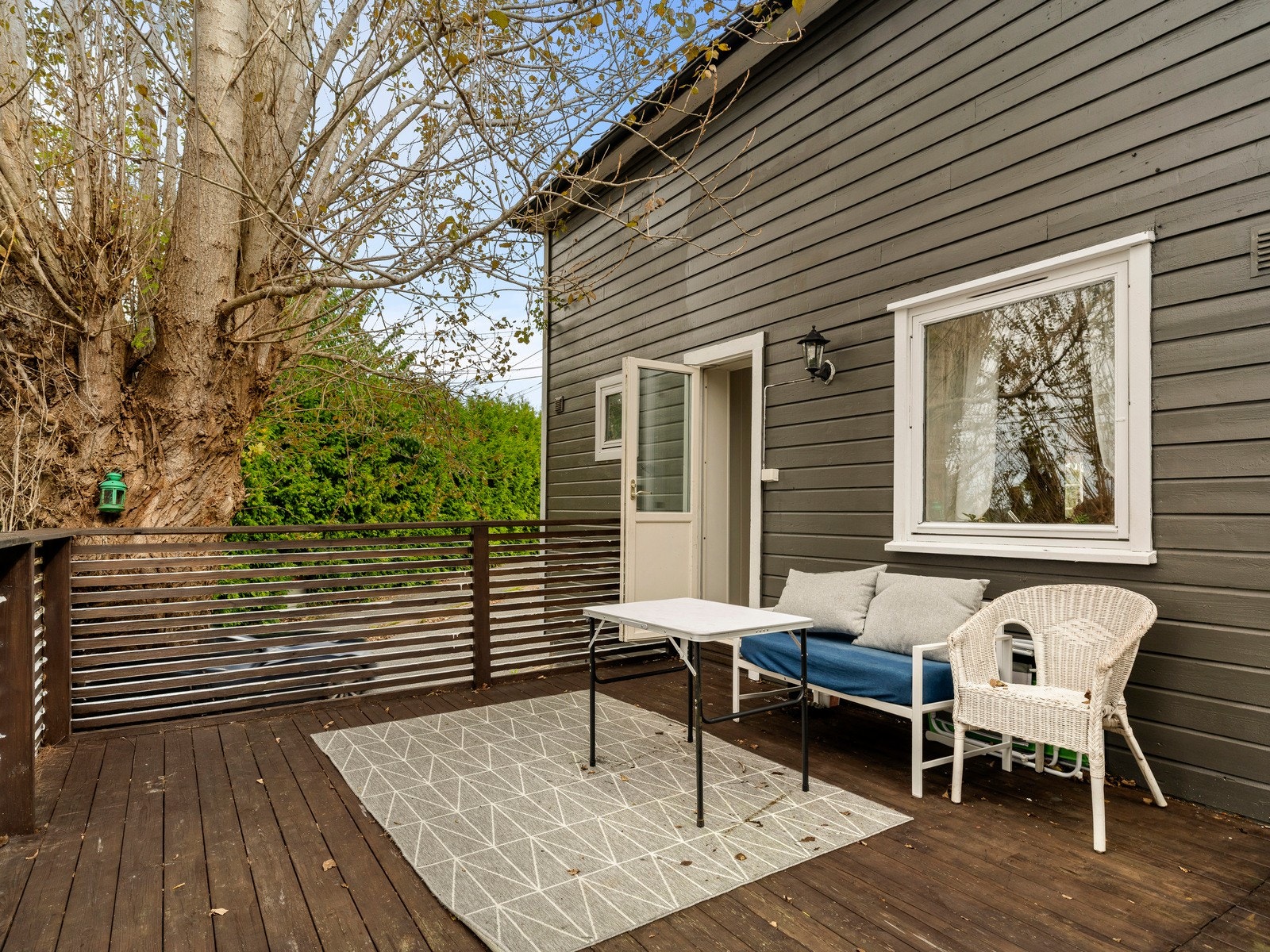 Fra stuen er det utgang til en vestvendt terrasse på ca. 18 m² Galleribilde