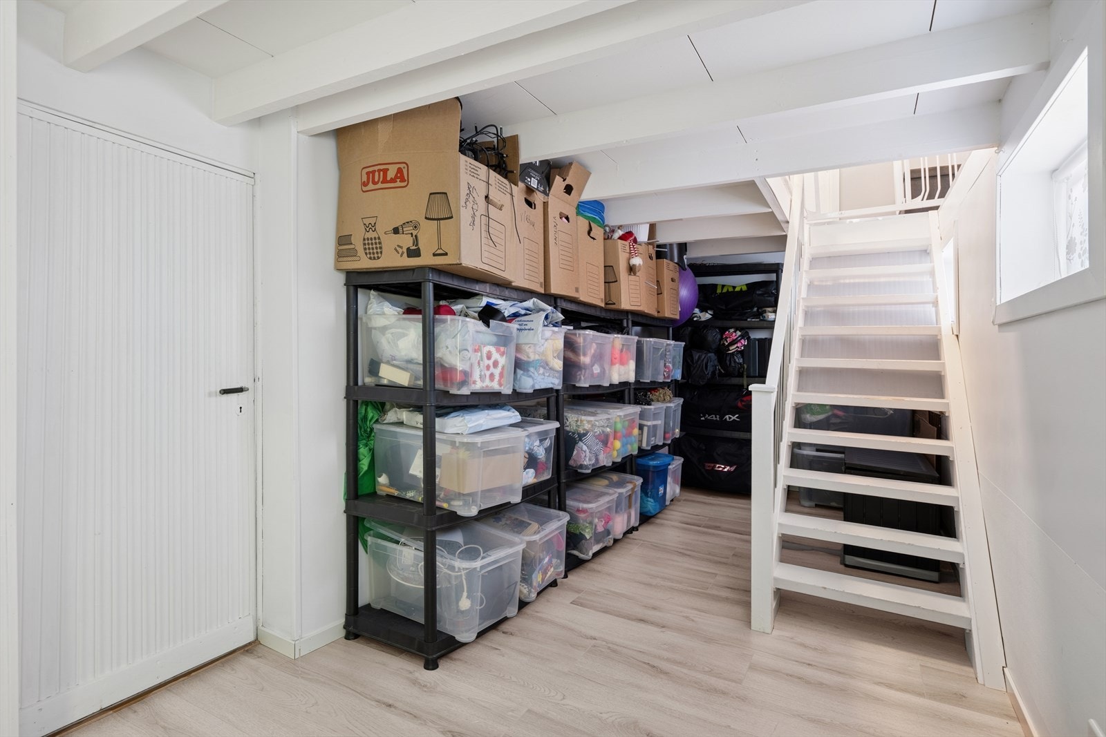 Kjeller med mye bodplass. Galleribilde