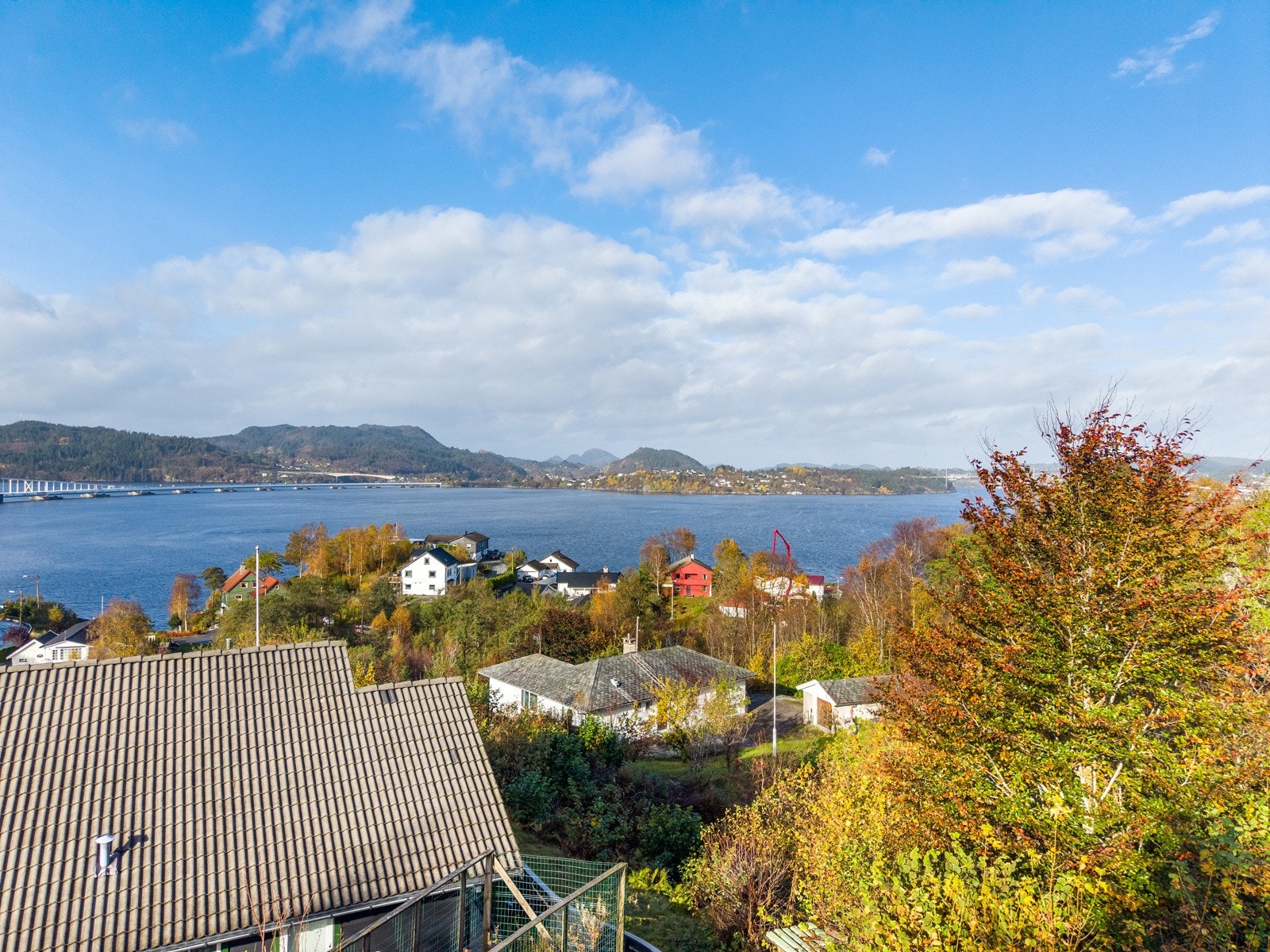 - Solrik tomt v/Hordvikvegen presenteres av Mads Wickmann for PrivatMegleren - Galleribilde