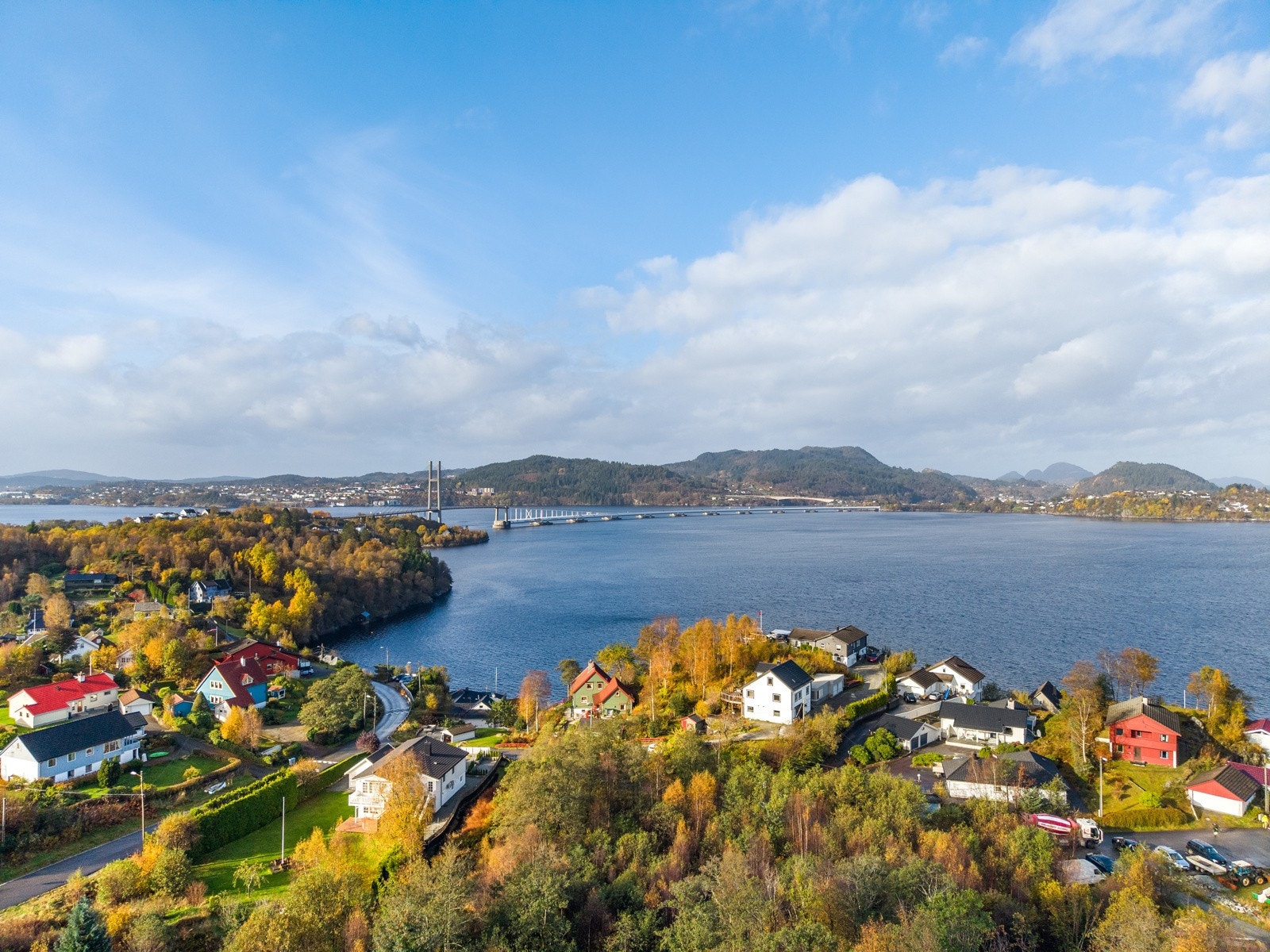 - Tomten har en idyllisk og landlig beliggenhet i rolige omgivelser - Galleribilde