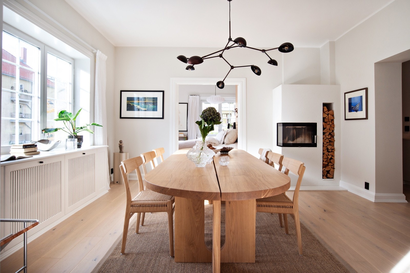 Leiligheten er beliggende i 2.etasje og ble vesentlig modernisert i 2023. Galleribilde