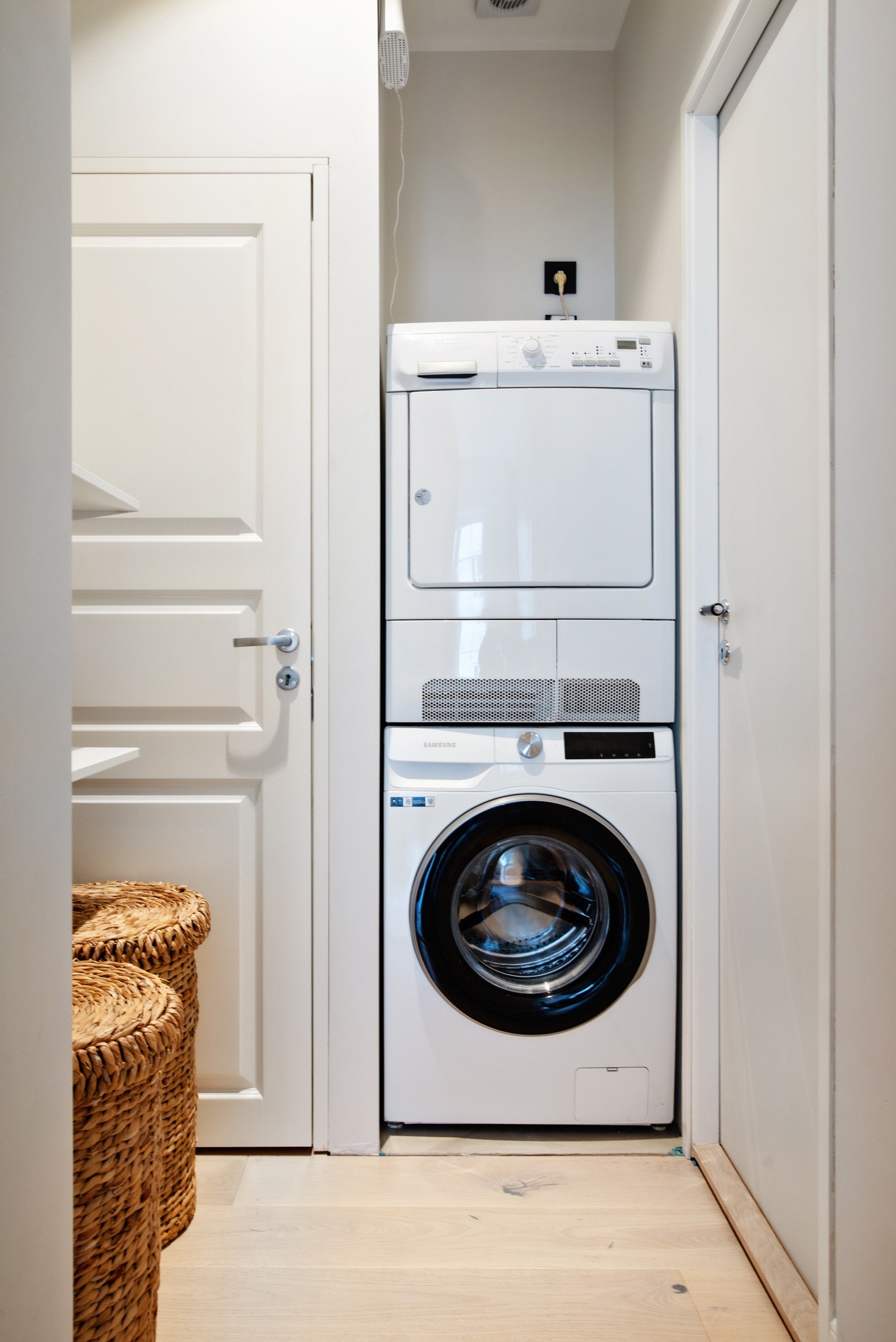 Leiligheten har ved inngang til hybel opplegg for vaskemaskin og tørketrommel. Galleribilde