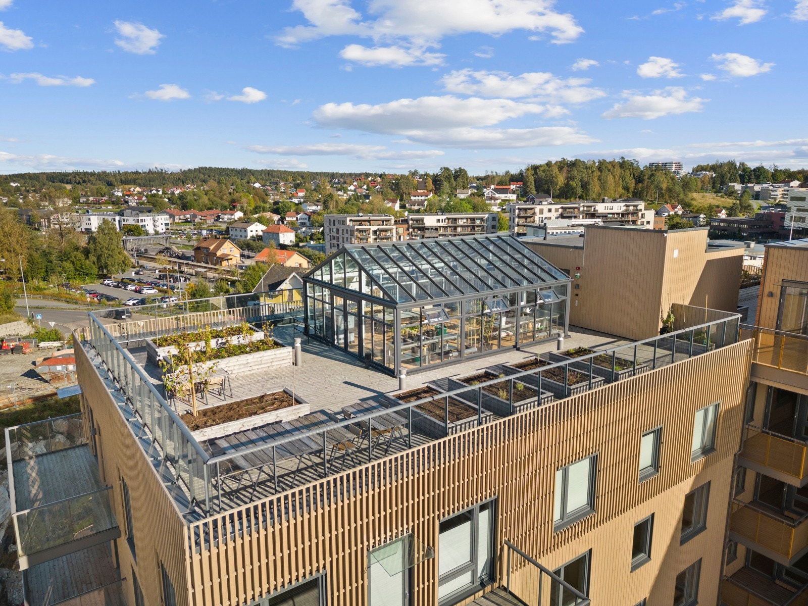 Gartneritaket byr på flotte & sosiale fellesområder hvor det er muligheter for å drive med dyrking om ønskelig. Galleribilde