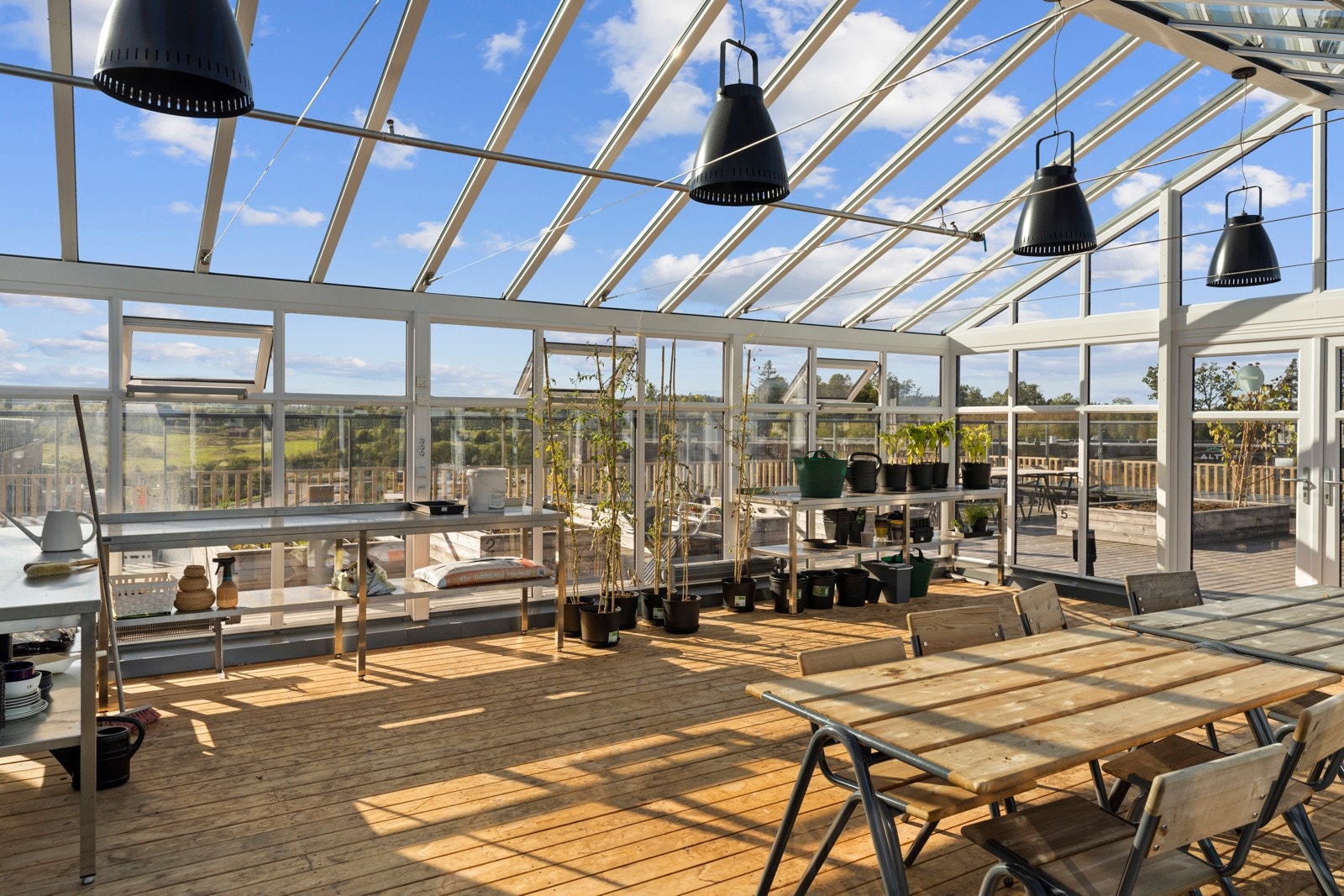 I de store drivhusene kan du invitere til både søndagskaffe og bursdagsselskap, de er like praktiske som de er hyggelige. Galleribilde