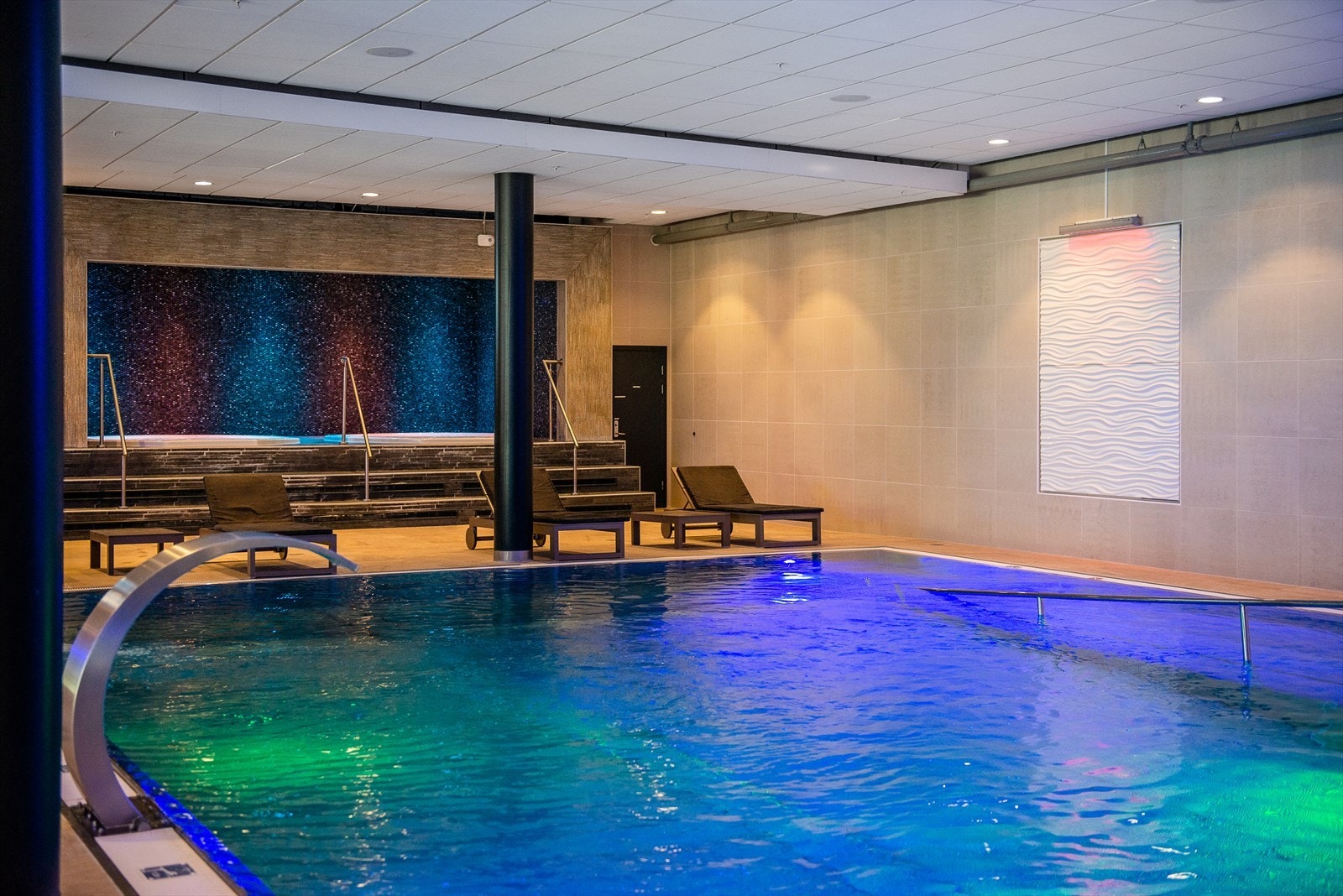 Røa bad med 25-metersbasseng, spa, boblebad, barnebasseng og klatrevegg Galleribilde