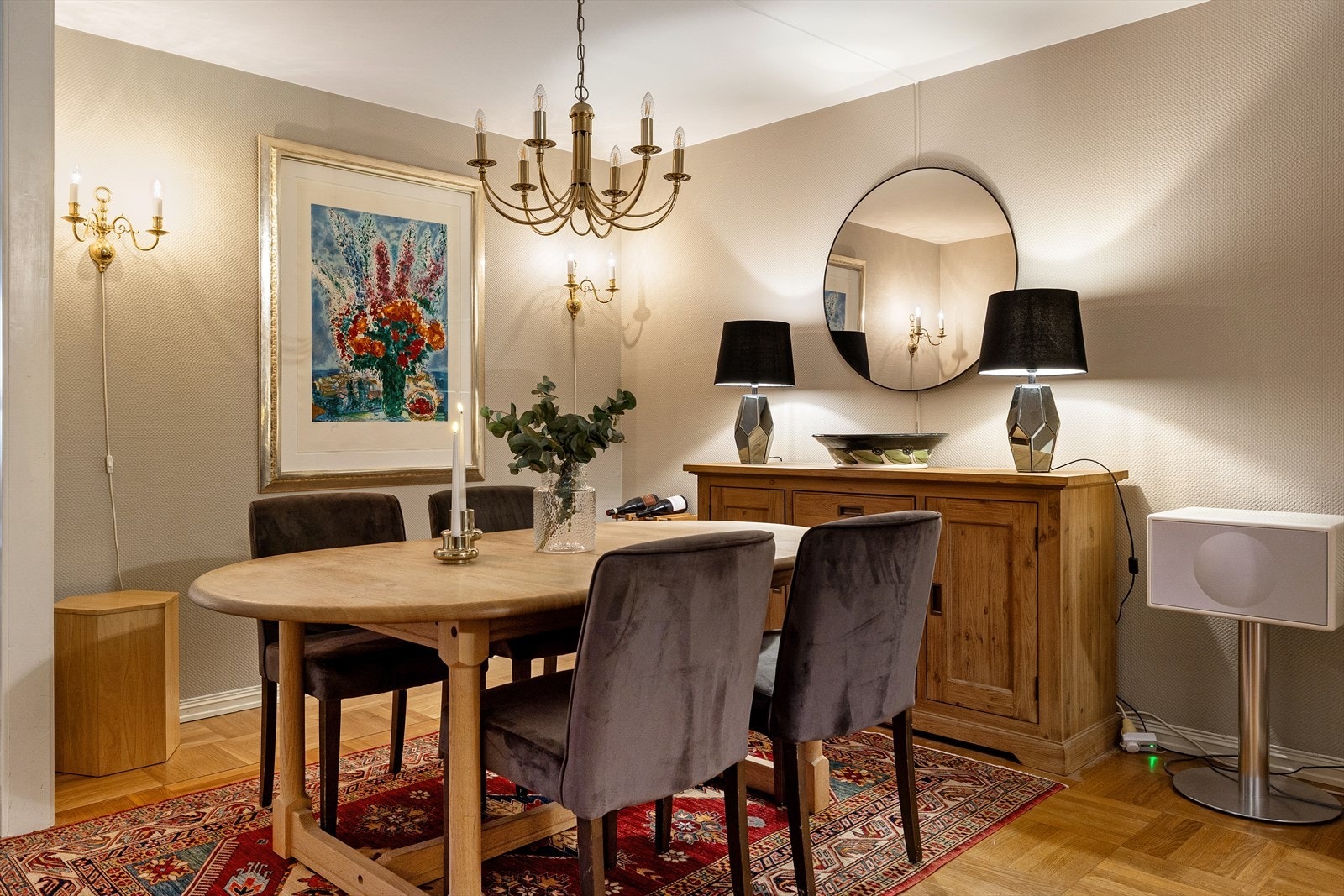 Kontor/garderobe ble omgjort til større stue og spisestue i 2000. Dette kan rekonstrueres Galleribilde