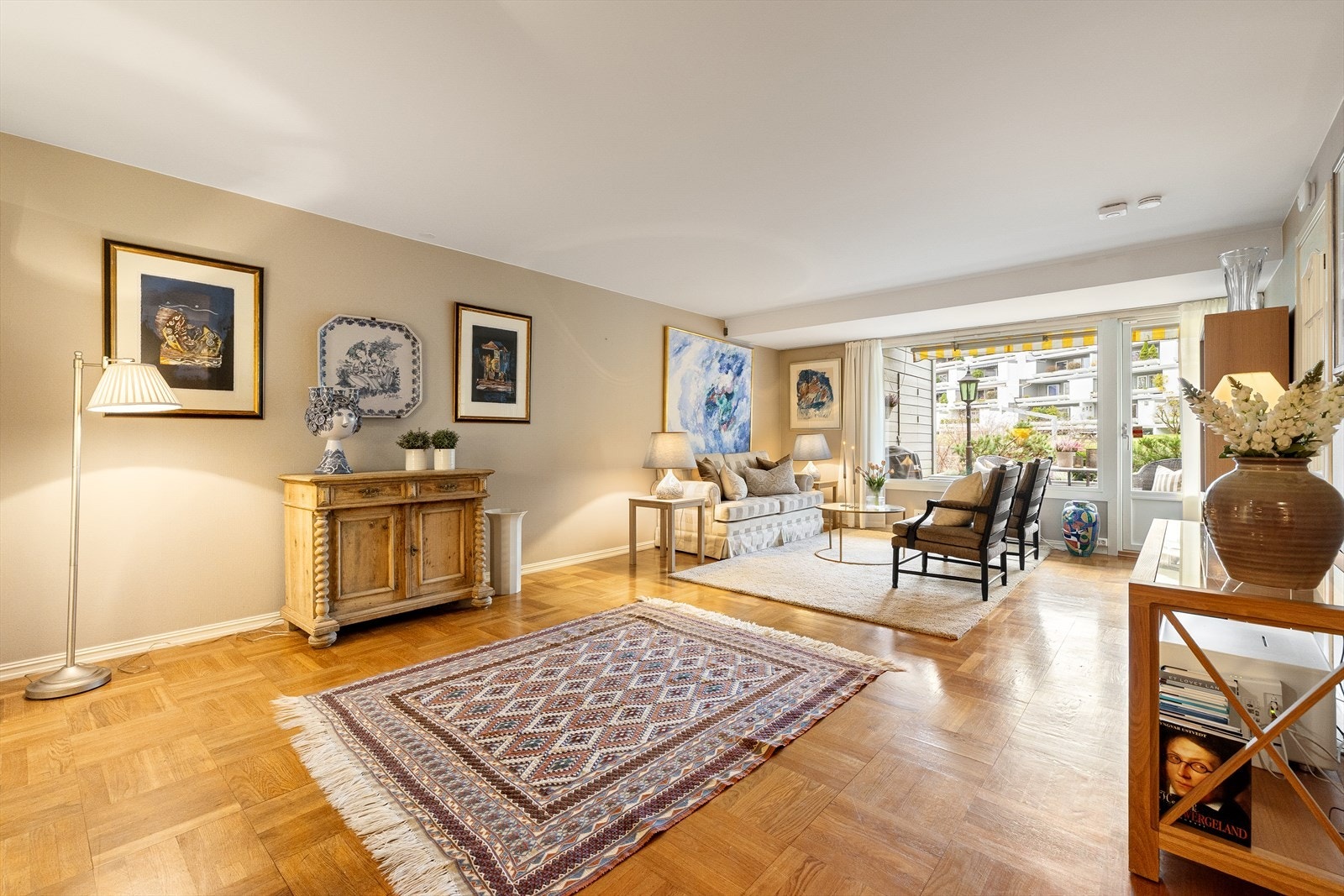 Leiligheten er blant annet oppgradert med bad 2019, vinduer og terrassedør i nyere tid. Galleribilde