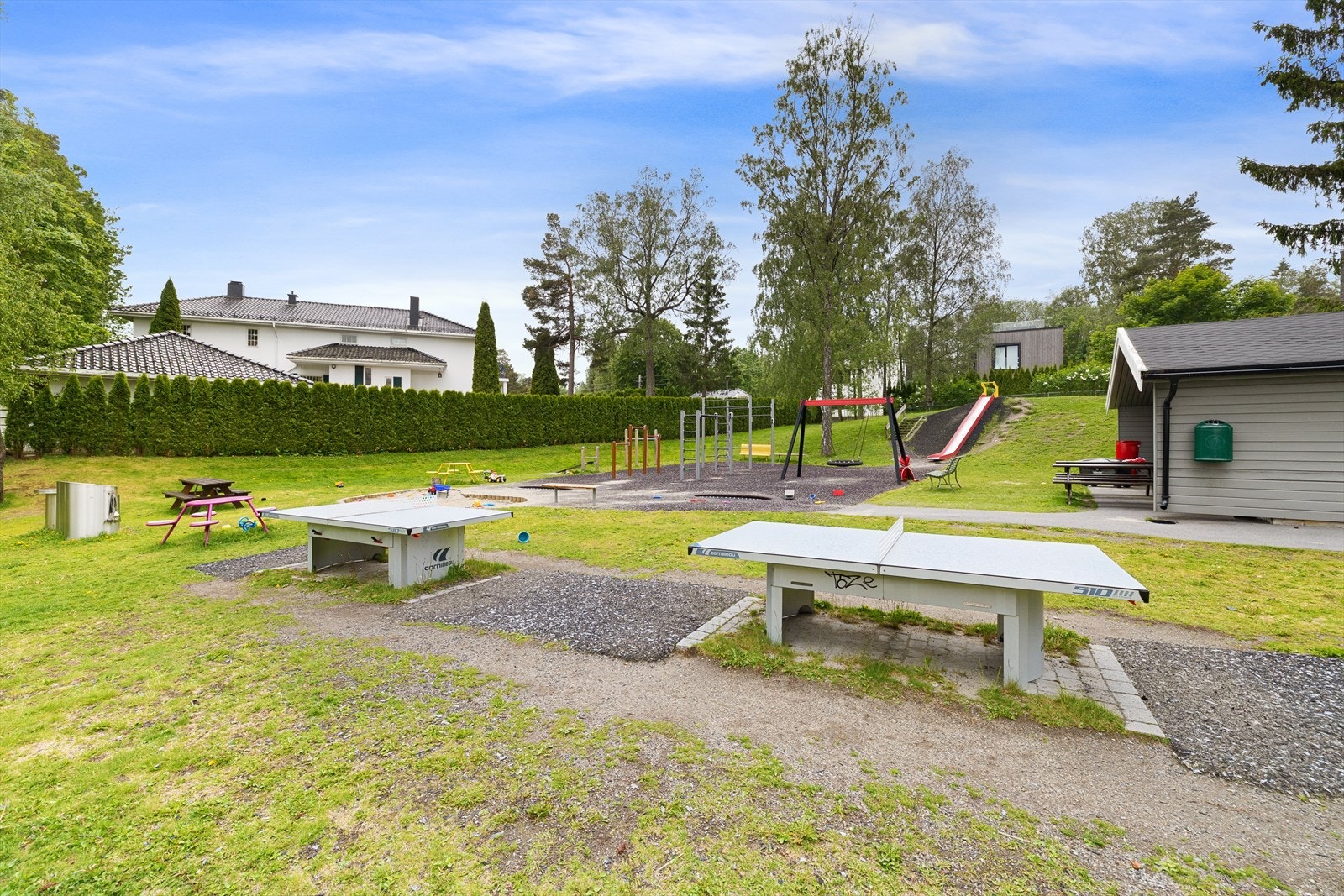 Ullernåsen Boligsameie er et veldrevet sameie med et engasjert og kompetanserikt styre som tar ansvar for bygningsmassene, fellesområder, samt beboernes vell og ve Galleribilde