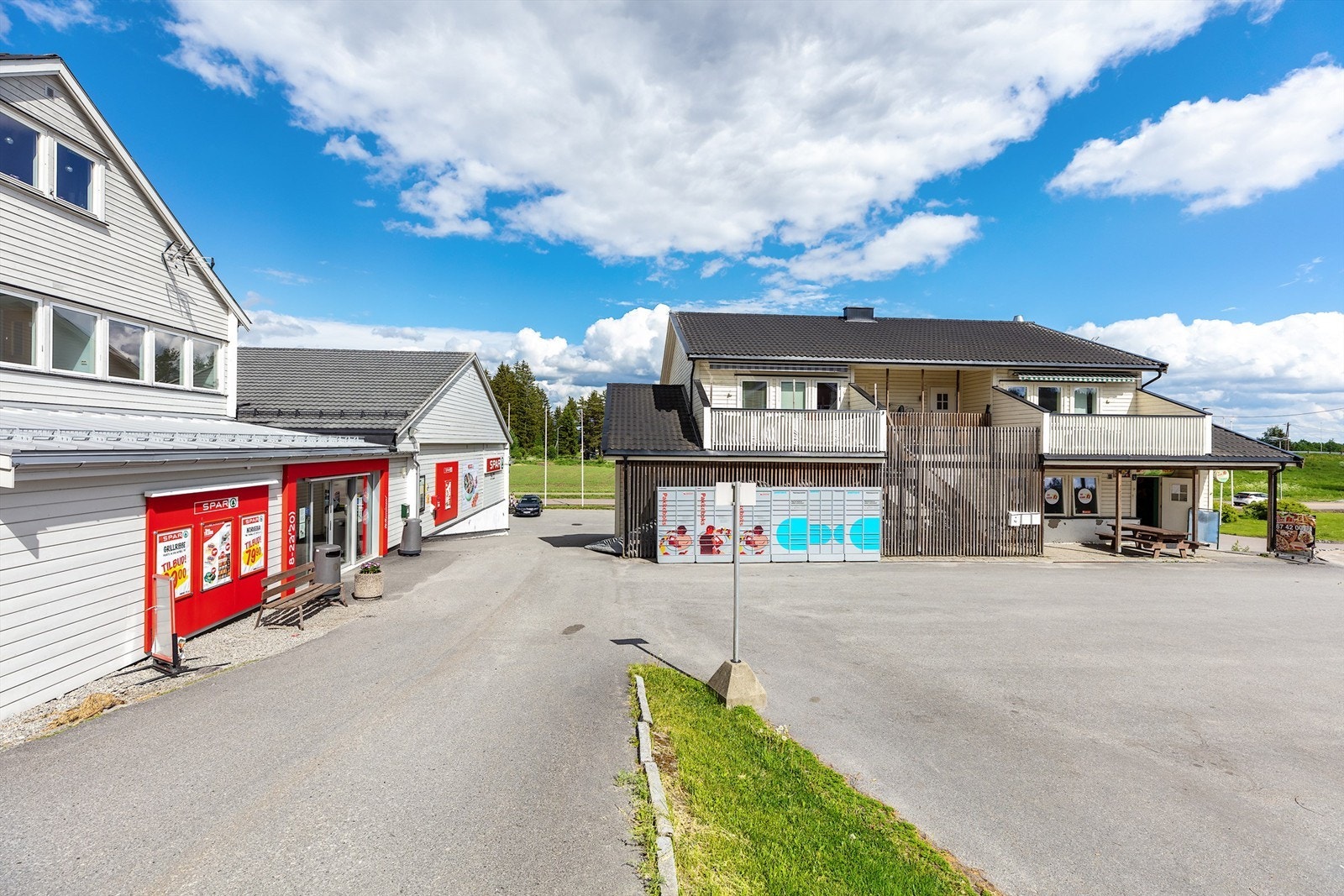 I nærområdet finner du også Spar Flateby for dagligvarehandelen. Galleribilde