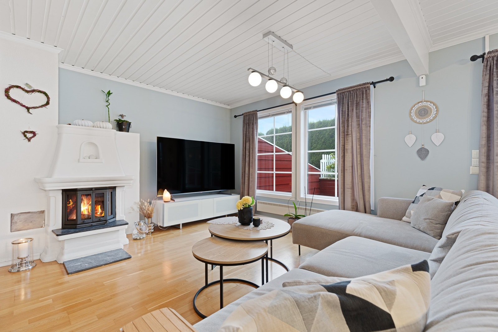 Peisovnen skaper en lun atmosfære og gir god varme på kjølige dager. Galleribilde