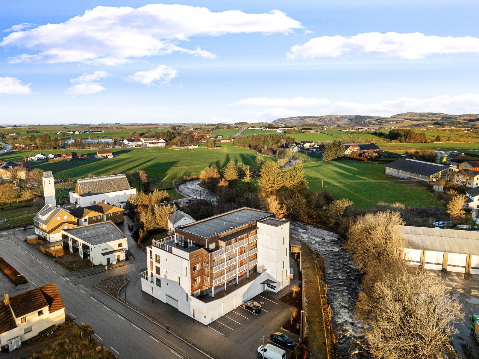 Fra eiendommen er det gangavstand til Undheim skole og barnehage. Galleribilde
