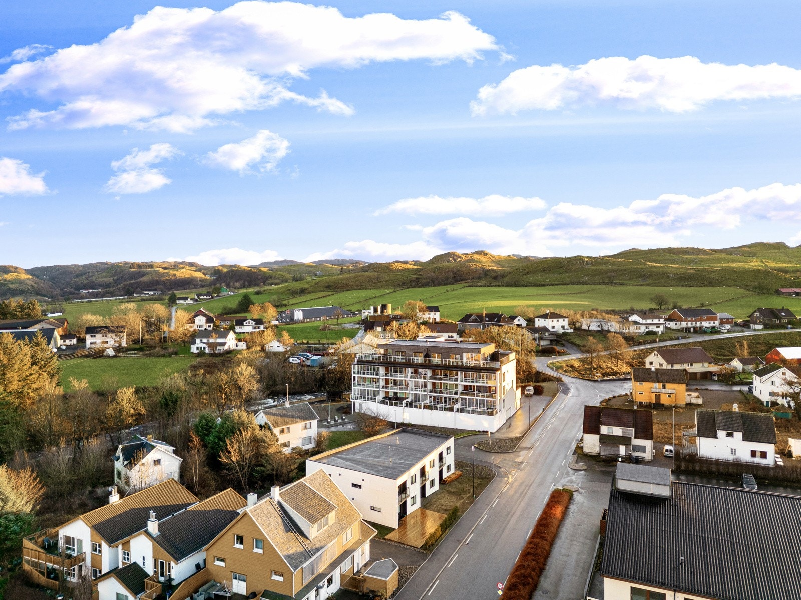 I Bruavegen får du en attraktiv og sentral beliggenhet på Undheim. Galleribilde