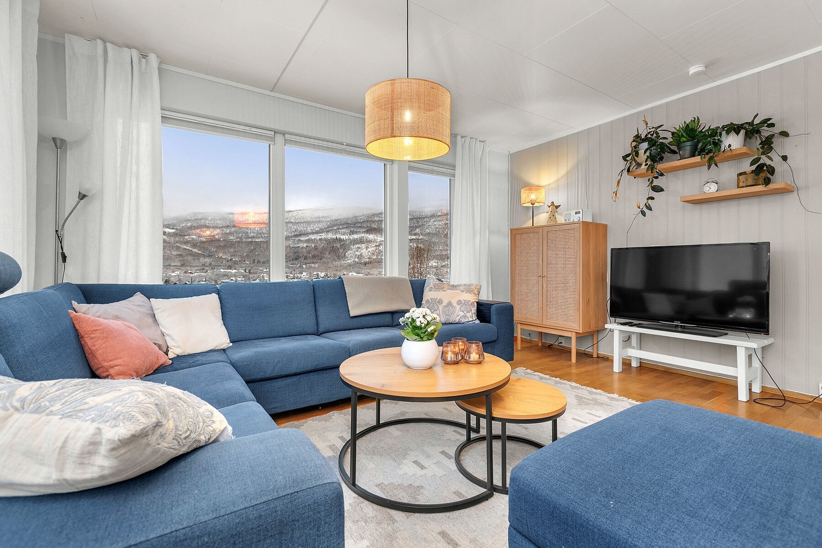 Hovedplan - Stue med praktfull utsikt Galleribilde