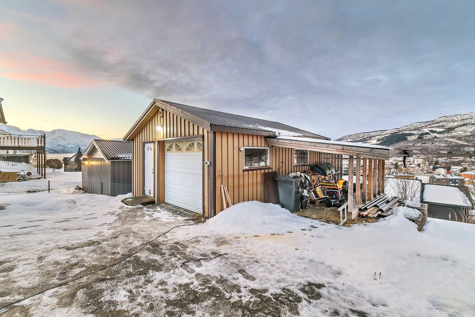 Frittstående garasje Galleribilde