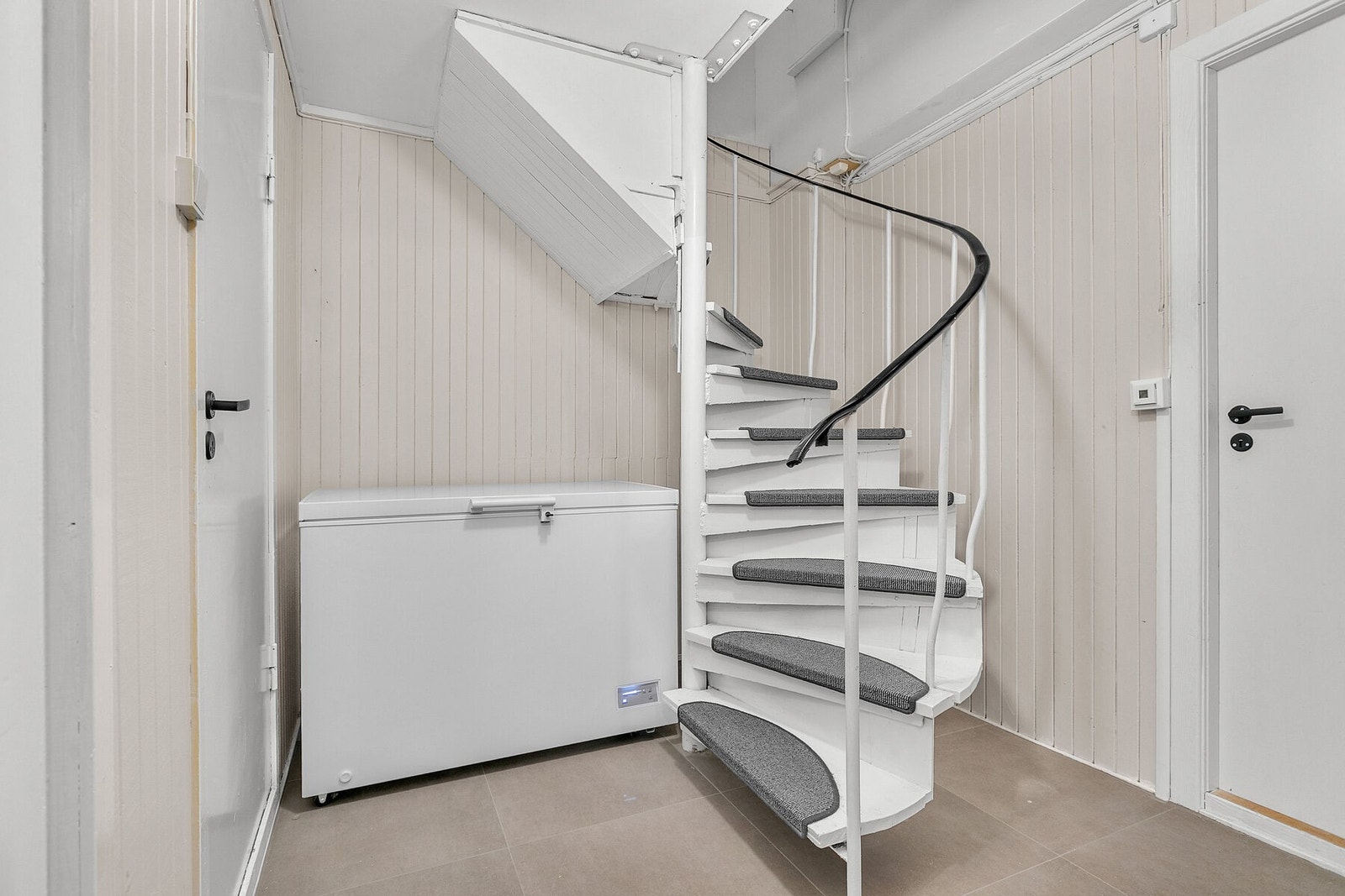 Underetasje - Gang/ trappegang Galleribilde