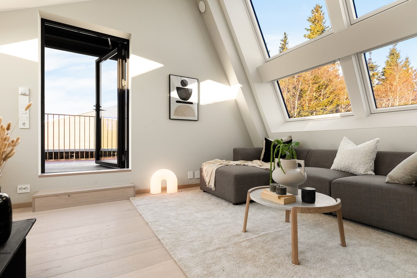 Loftstue med direkte utgang til takterrasse. Galleribilde