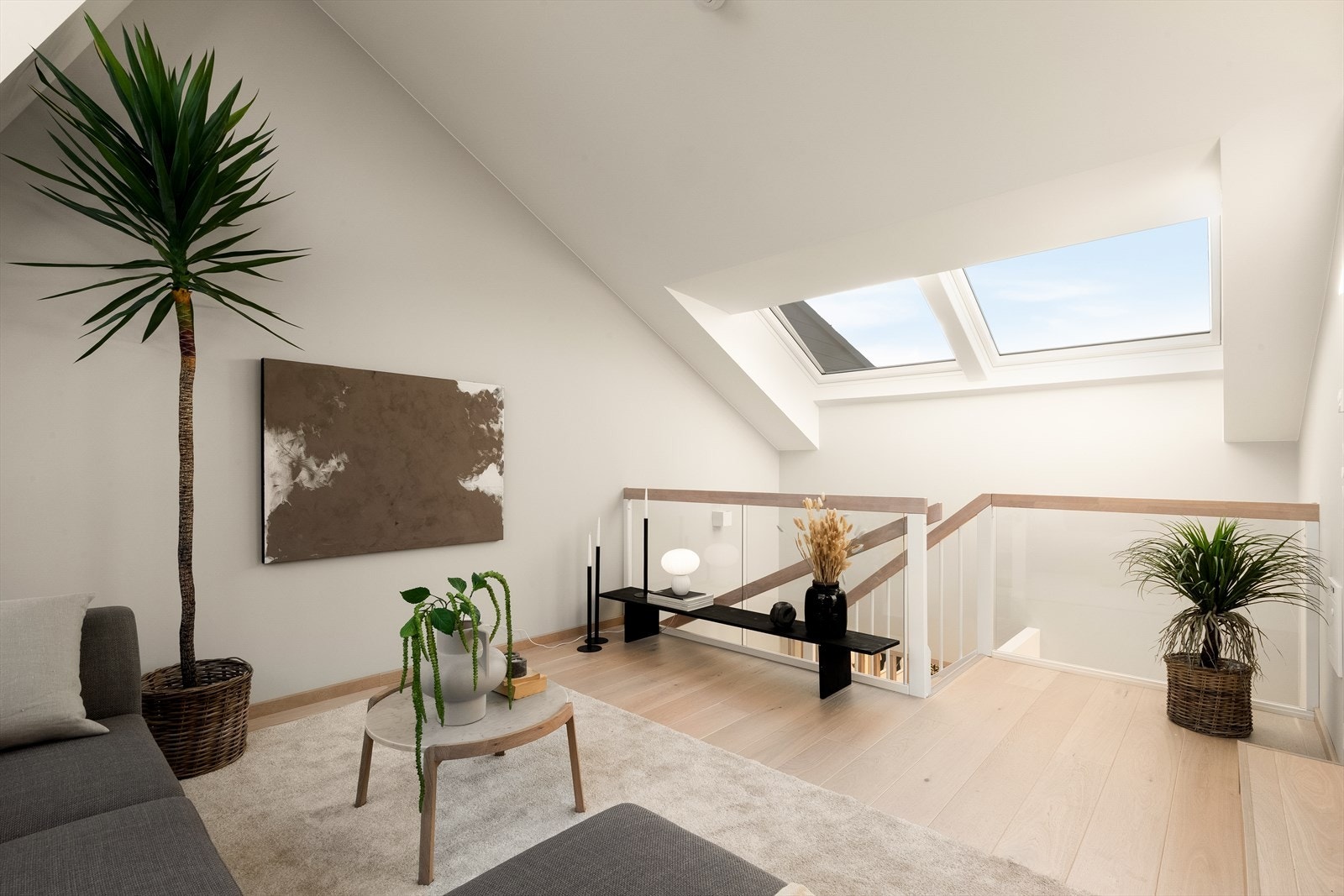 Det fine arealet gir plass til en god tv-lounge, noe som kan bidra til ekstra spillerom og privatliv i hverdagen. Galleribilde