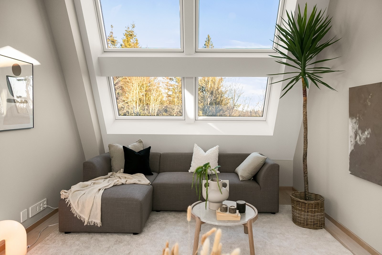 Loftstue. Galleribilde