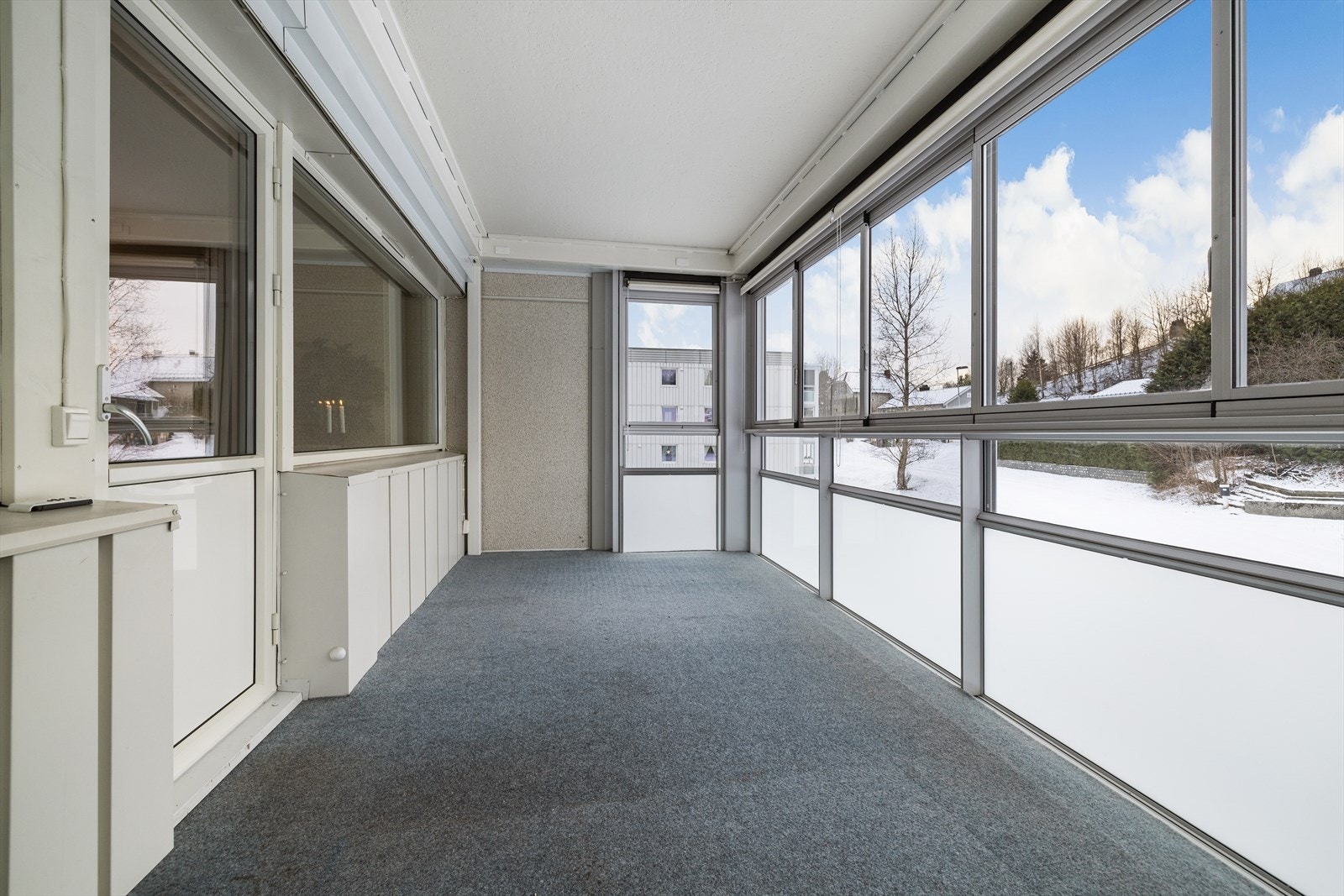 Stor innglasset balkong med skyvbare glassfelt Galleribilde