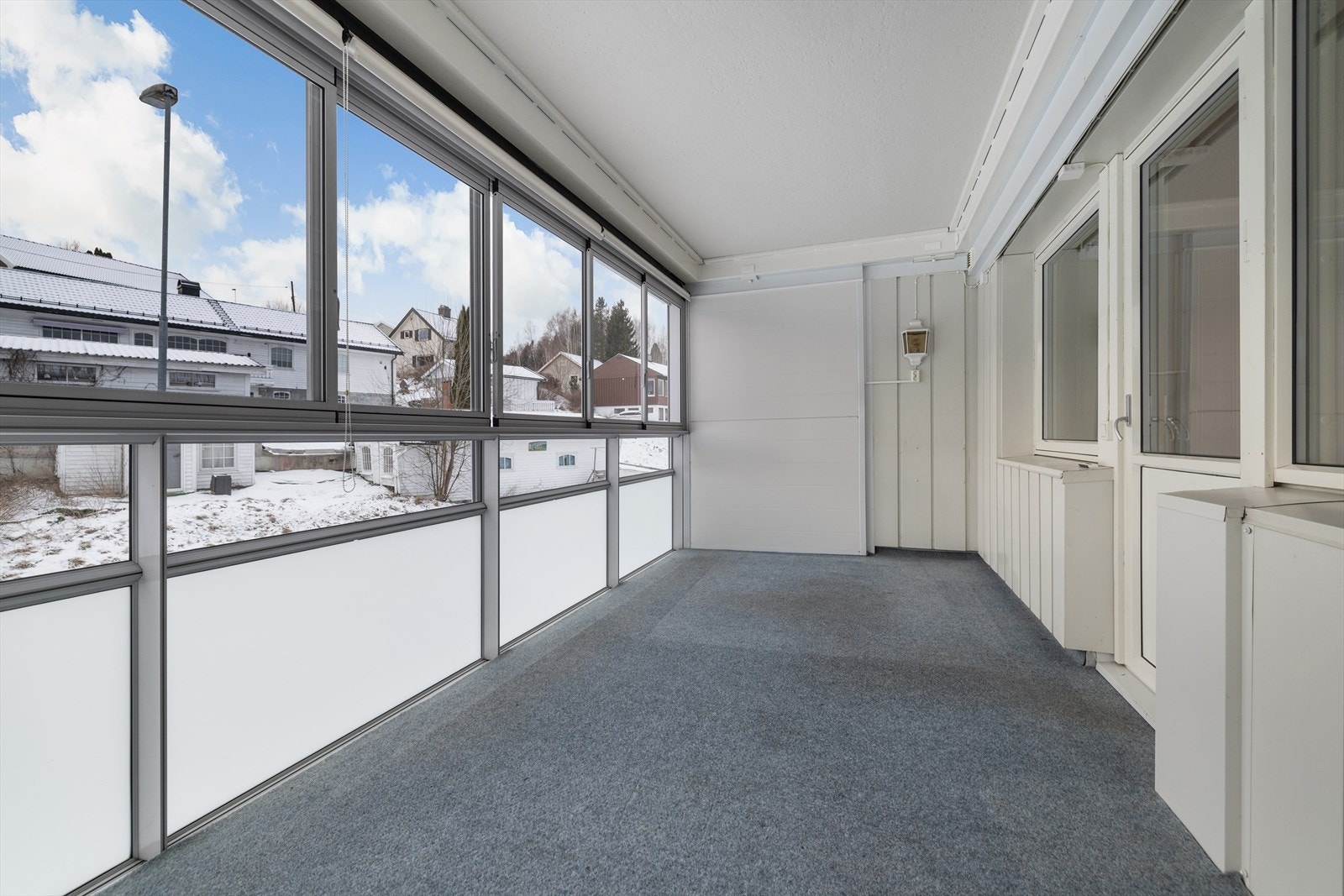 Her er det kveldssol og god plass til møblement Galleribilde