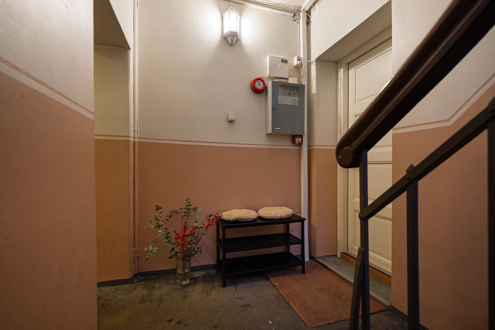 Leiligheten har adkomst via avlåst og lukket bakgård - Lagringsplass i disponibel kjellerbod på ca. 5 m². Galleribilde