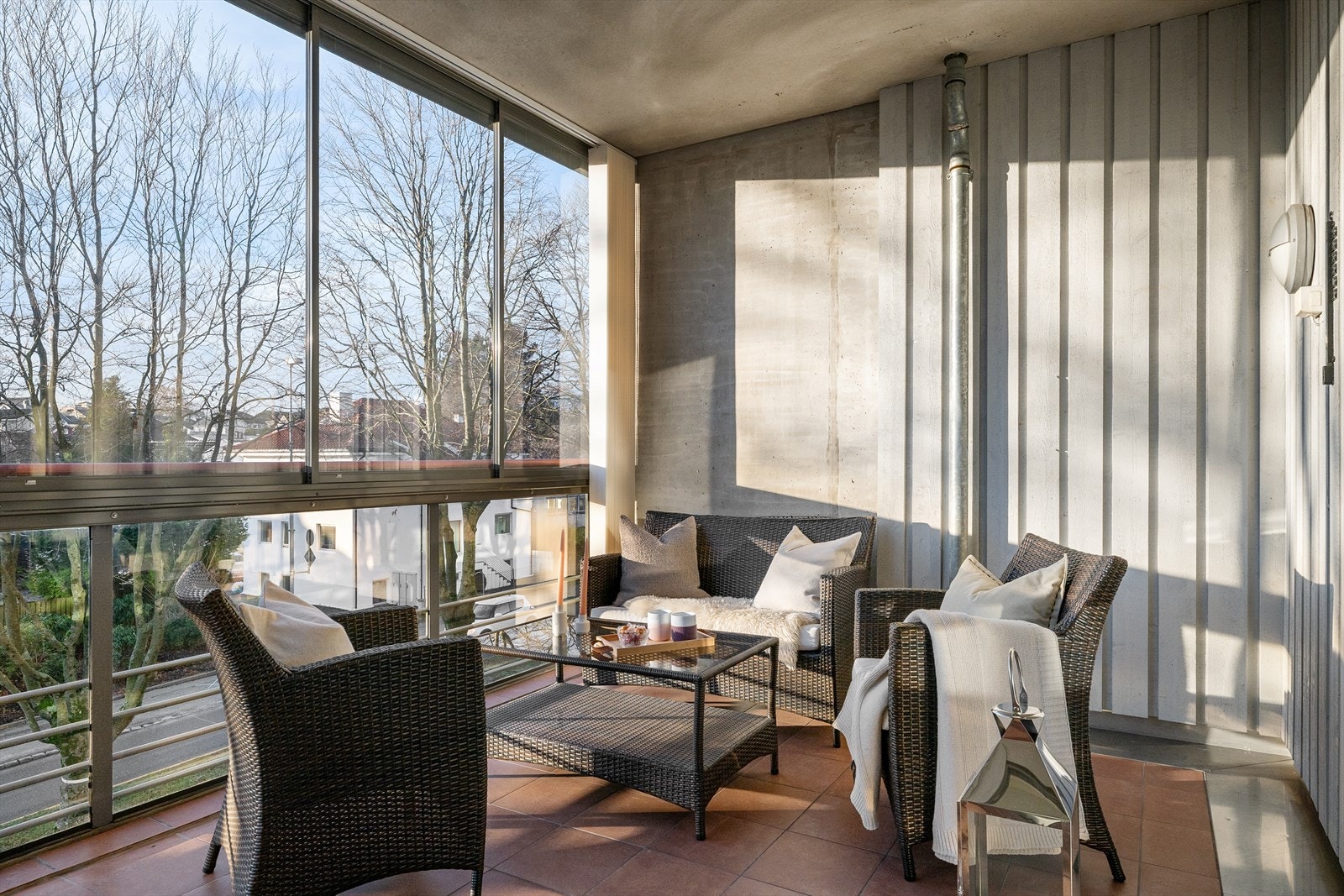 Solrik, innglasset balkong på 12 kvm. Galleribilde