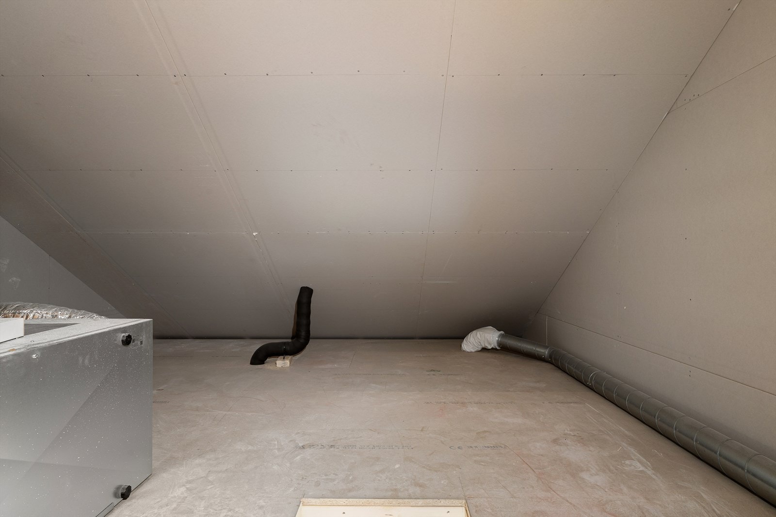 Lagringsplass på koffertloft(bilde tatt fra bolig 118) Galleribilde