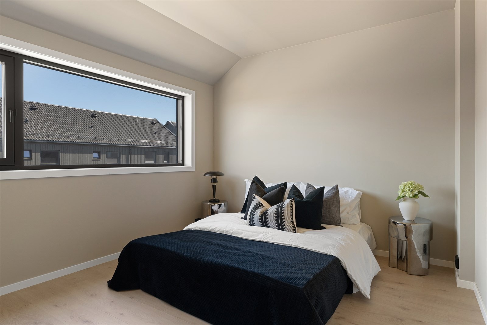 Hovedsoverommet i 2. etg. (bilde tatt fra bolig 118) Galleribilde