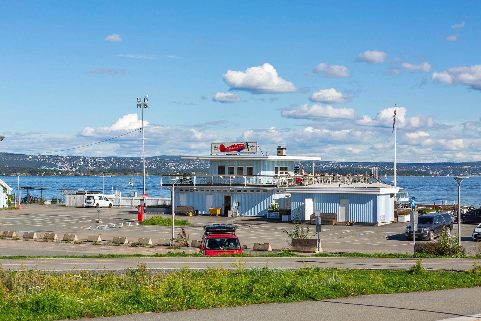 Sjøflyhavna Kro på Fornebu er en sjarmerende og populær spiseplass om sommeren Galleribilde