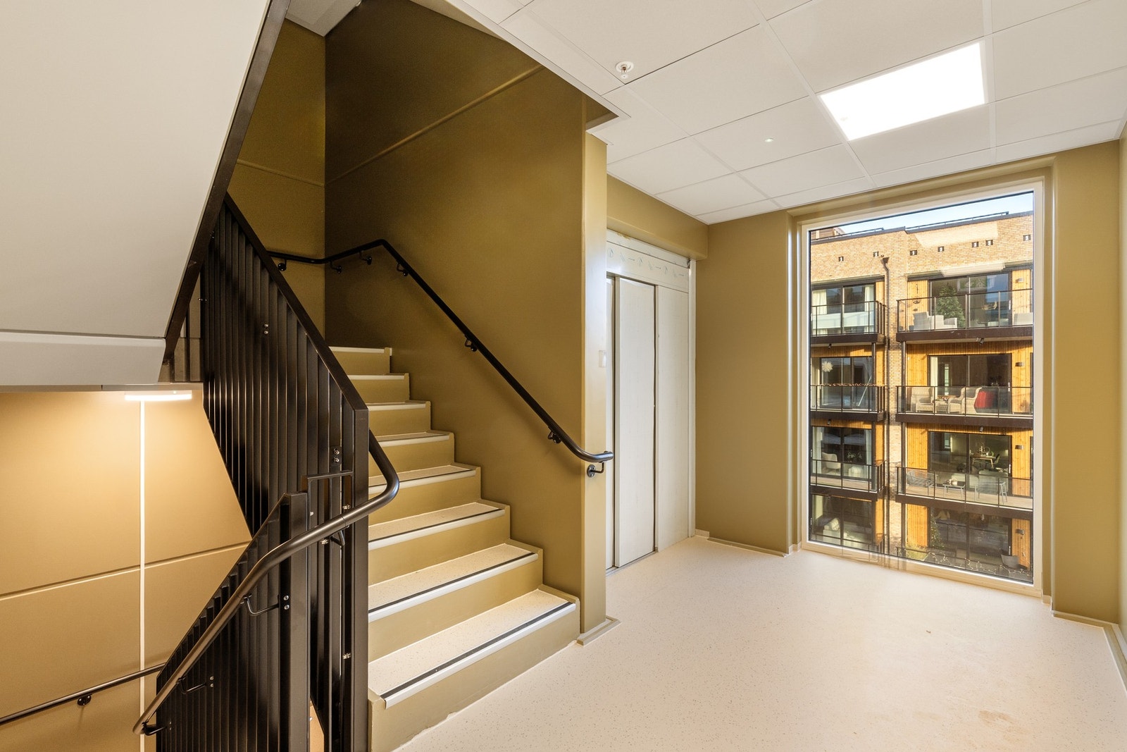 Her kan man velge mellom heis eller trapper. Galleribilde