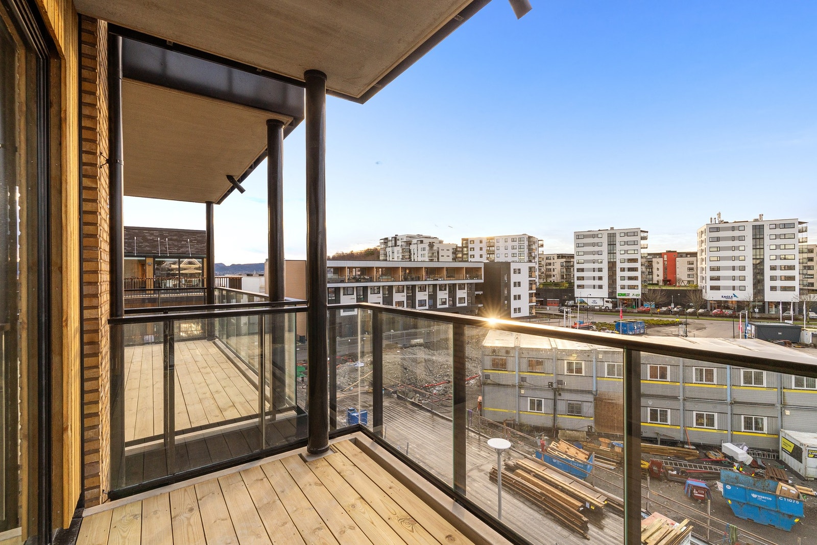 Hyggelig balkong - perfekt for morgen kaffen. Galleribilde