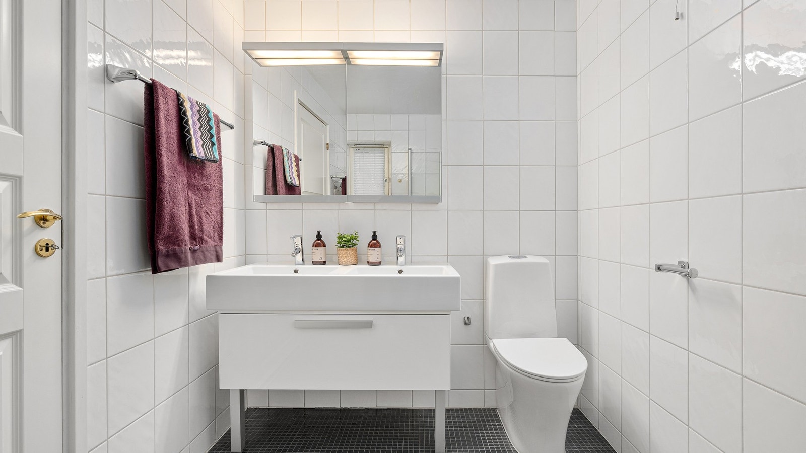En-suite bad til hovedsoverommet Galleribilde