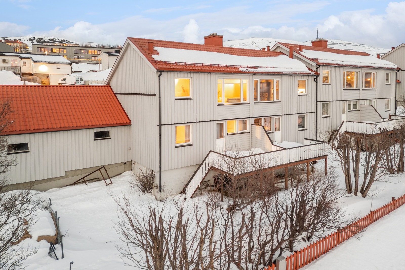 Vinduene på de 2 soverommene i underetasjen ble byttet av borettslaget i 2025. Galleribilde