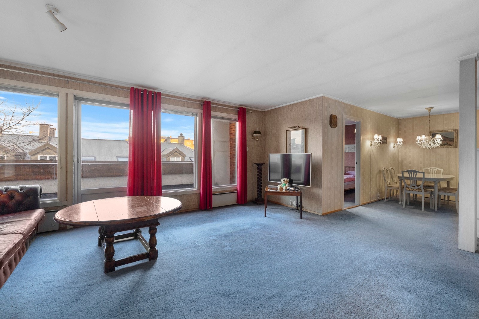 Store vindusflater som slipper inn godt med lys. Galleribilde