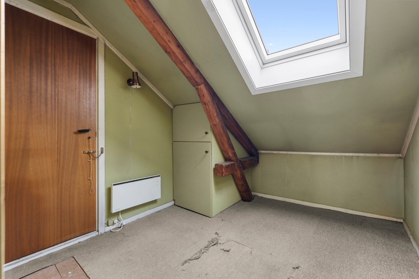 Dør til baktrapp og bodareal. Galleribilde