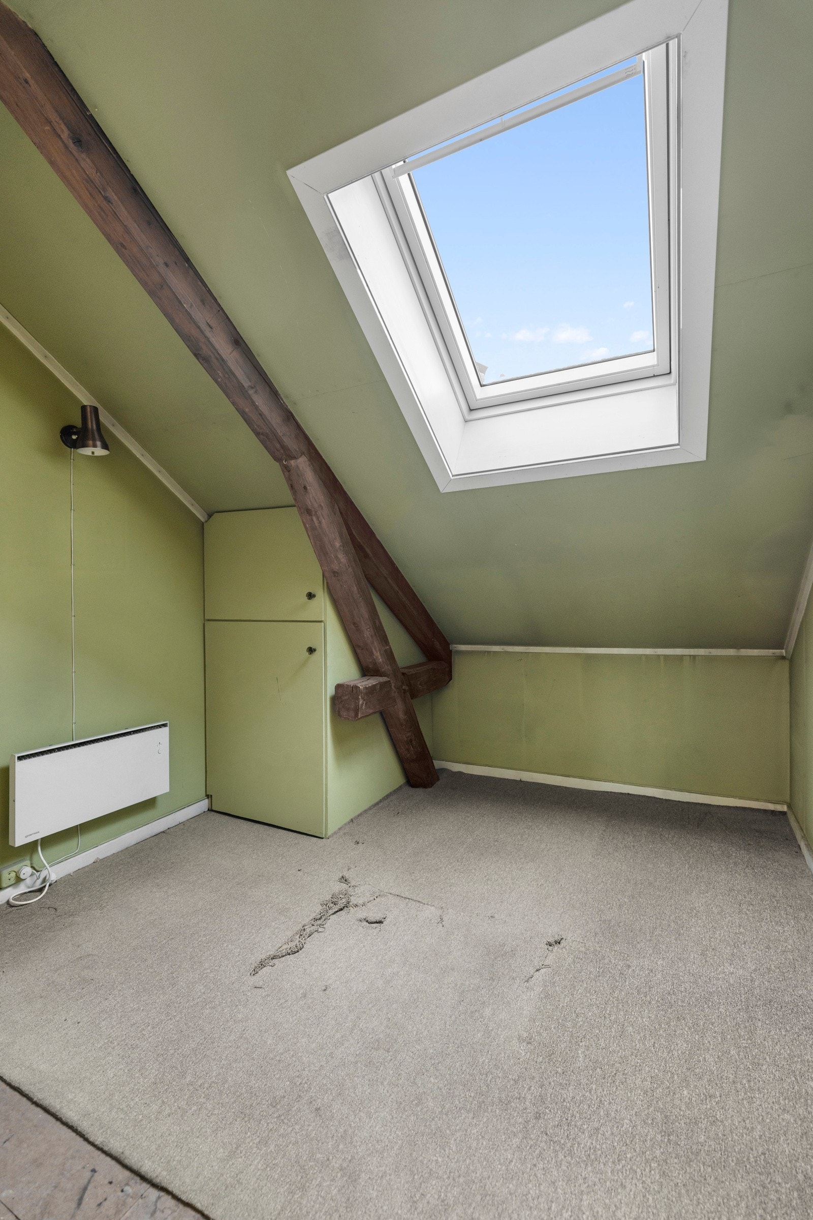 Pratisk rom som er blitt benyttet som kontor. Galleribilde