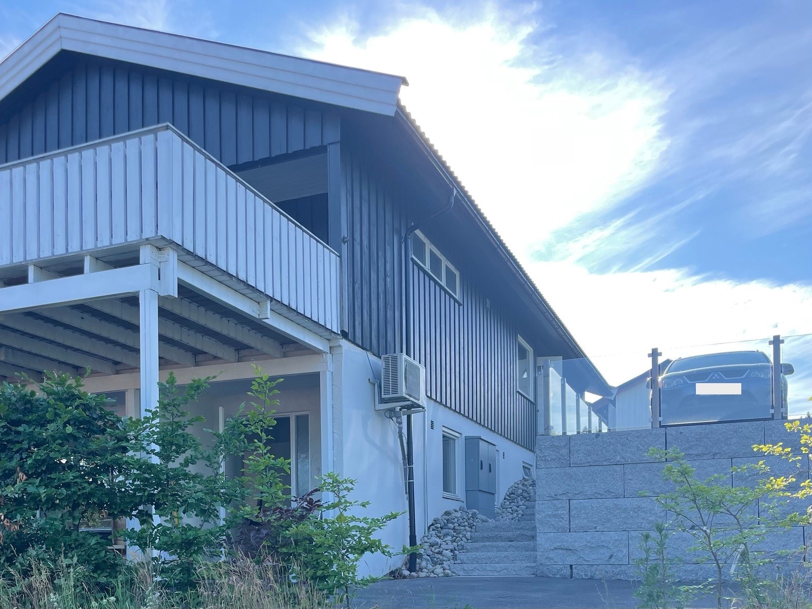 Inngangsparti og P-plass Galleribilde