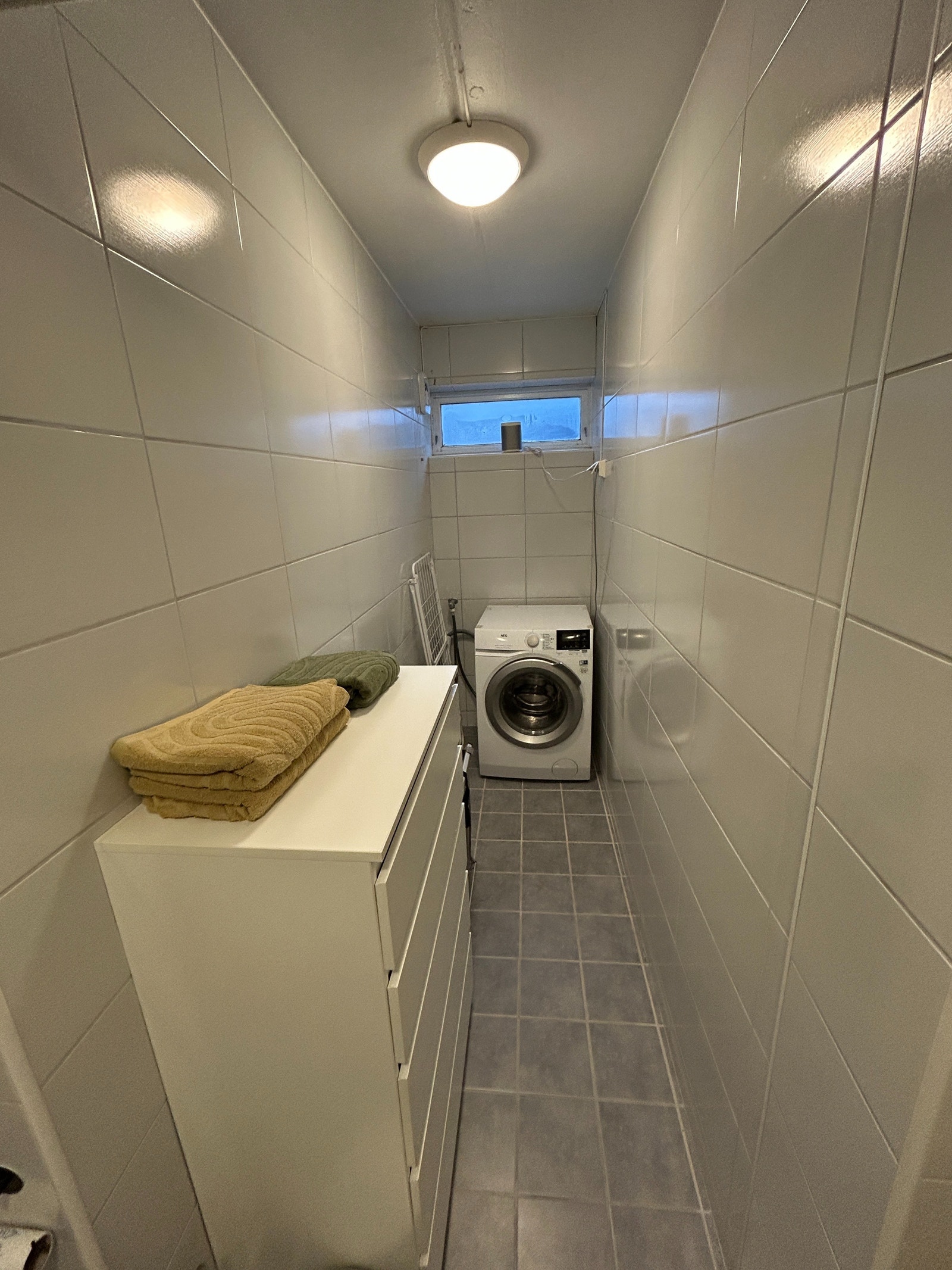 Bad med god plass til vaskemaskin Galleribilde