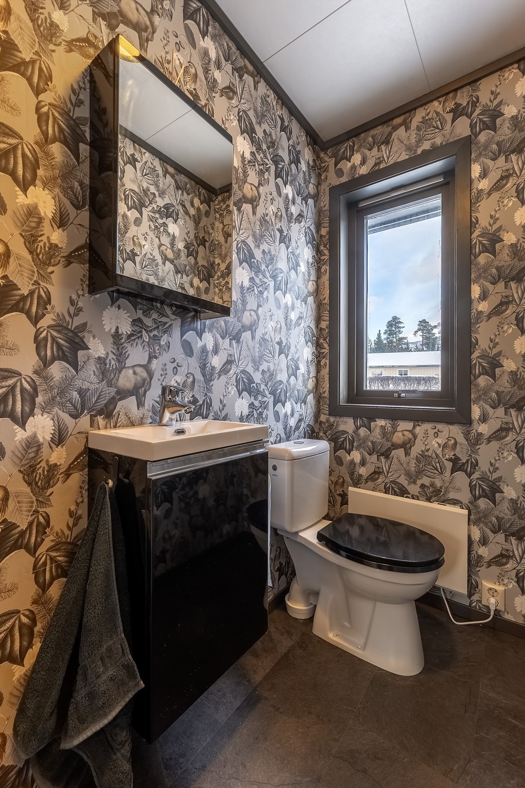 Toalettrom i tilknytning til inngangsparti Galleribilde