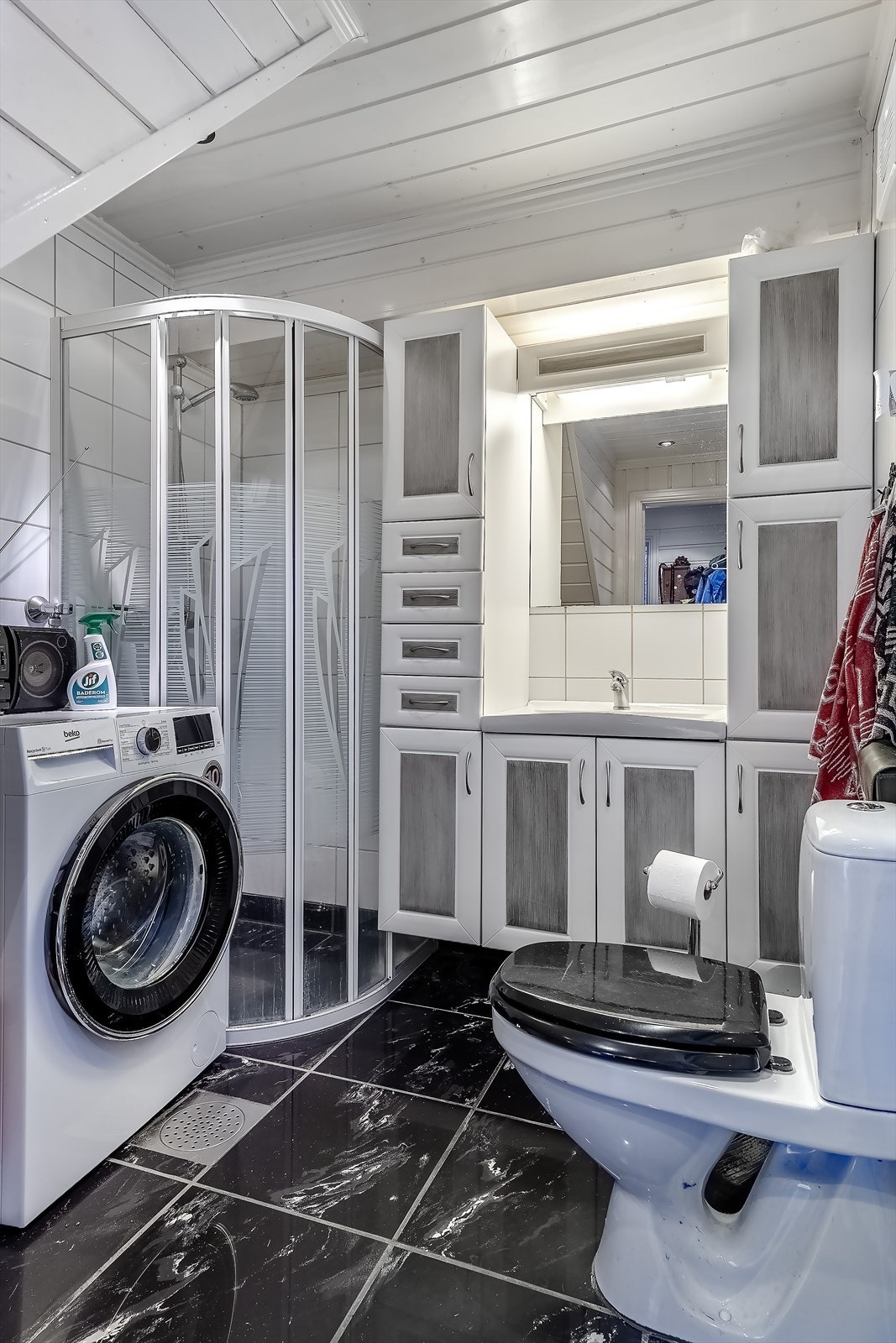 Garasje: Komplett bad med gulvvarme Galleribilde