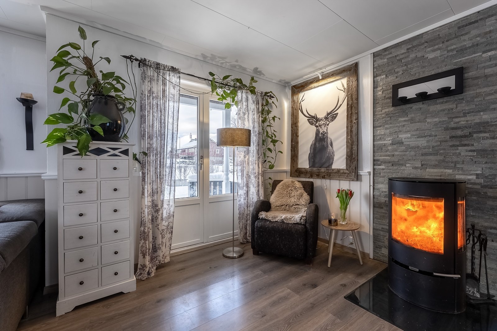 Peisovn med stort flammebilde Galleribilde