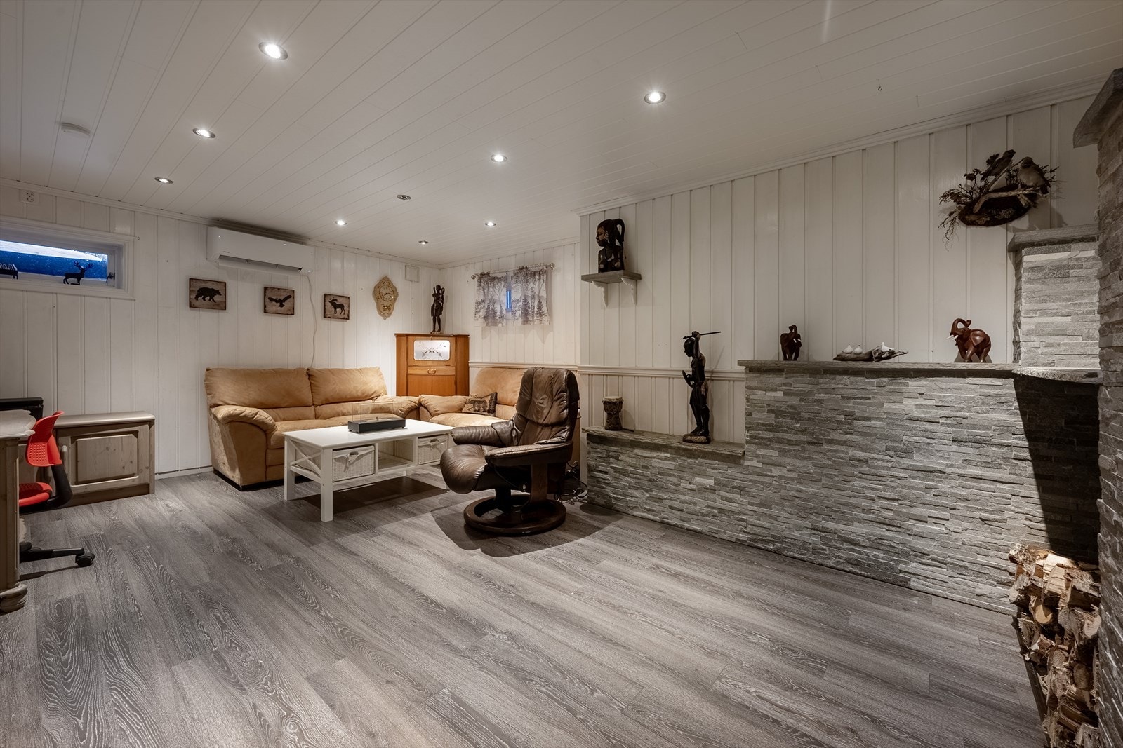 Pen kjellerstue med varmepumpe Galleribilde