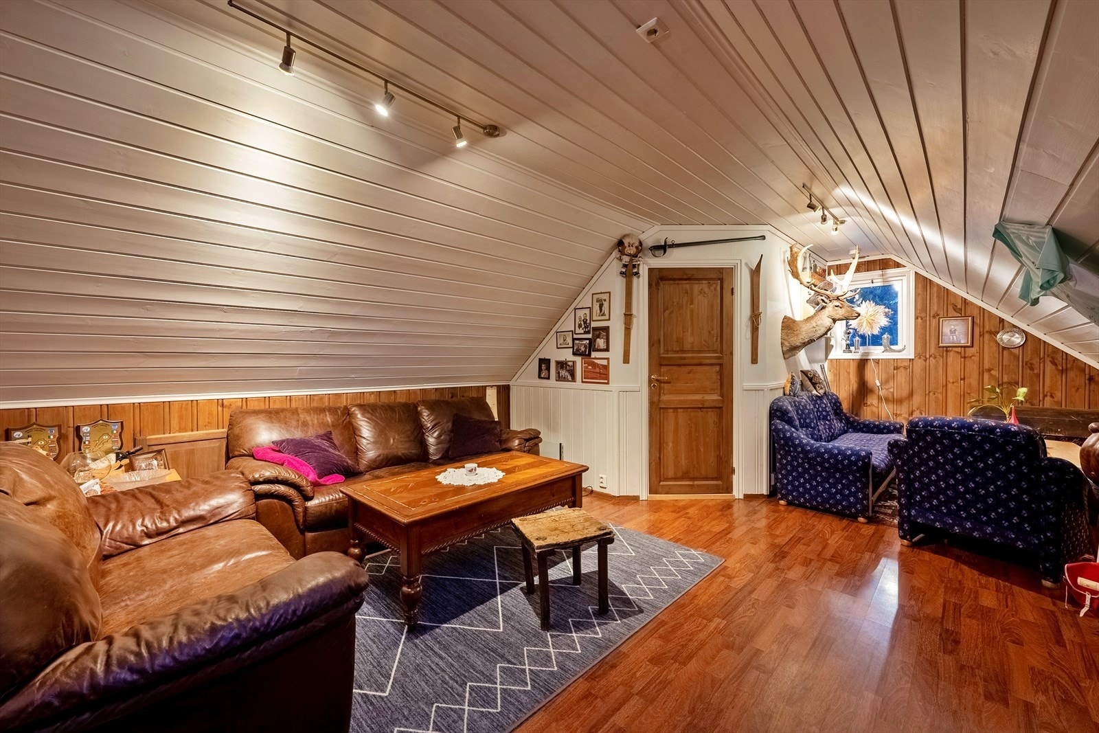 Garasje: Stue med inngang til soverom Galleribilde