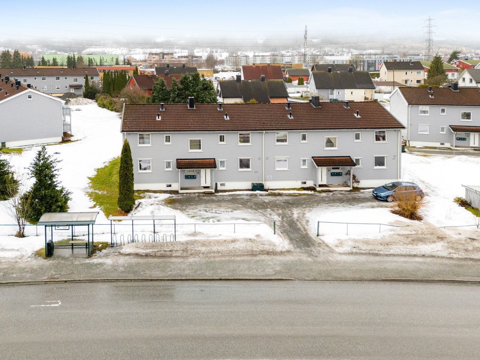 Leiligheten ligger i 1.etasje på enden av bygget Galleribilde