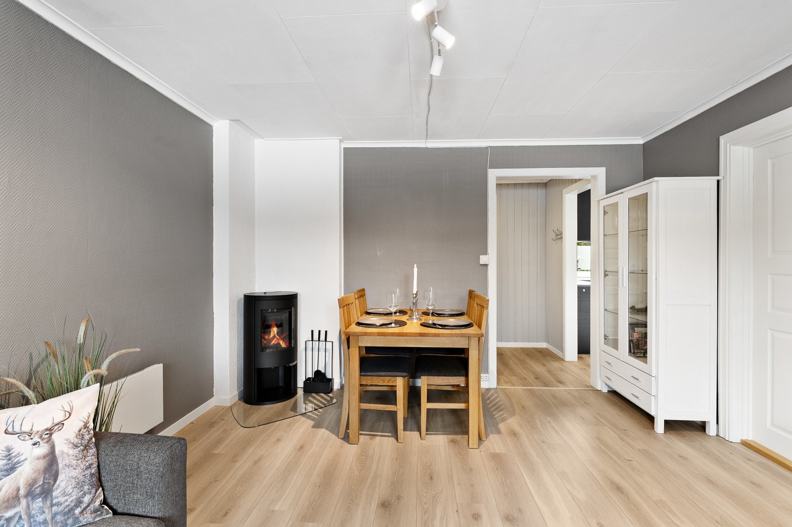 Det er mulighet for spisebord og sofagruppe. Galleribilde