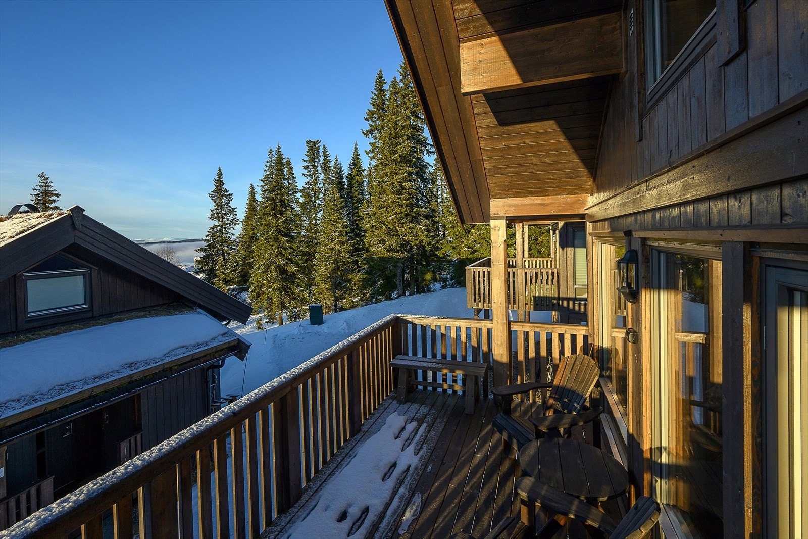 Hytta har en attraktiv beliggenhet i Sandstulgrenda med gode solforhold med vending mot vest. Galleribilde