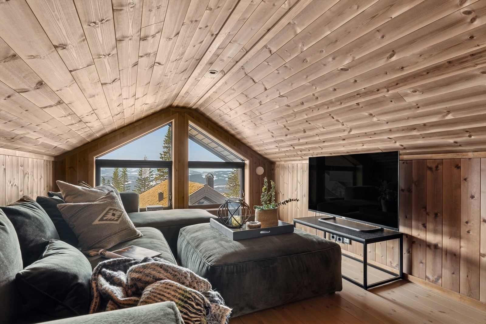 Hemsen har et gulvareal på 26 kvm, se punkt ferdigattest. Galleribilde