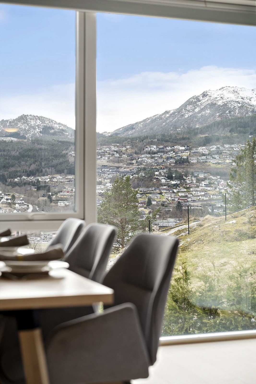 Her er det barnevennleg å bu, med kort veg til dei fleste tilbod. Galleribilde