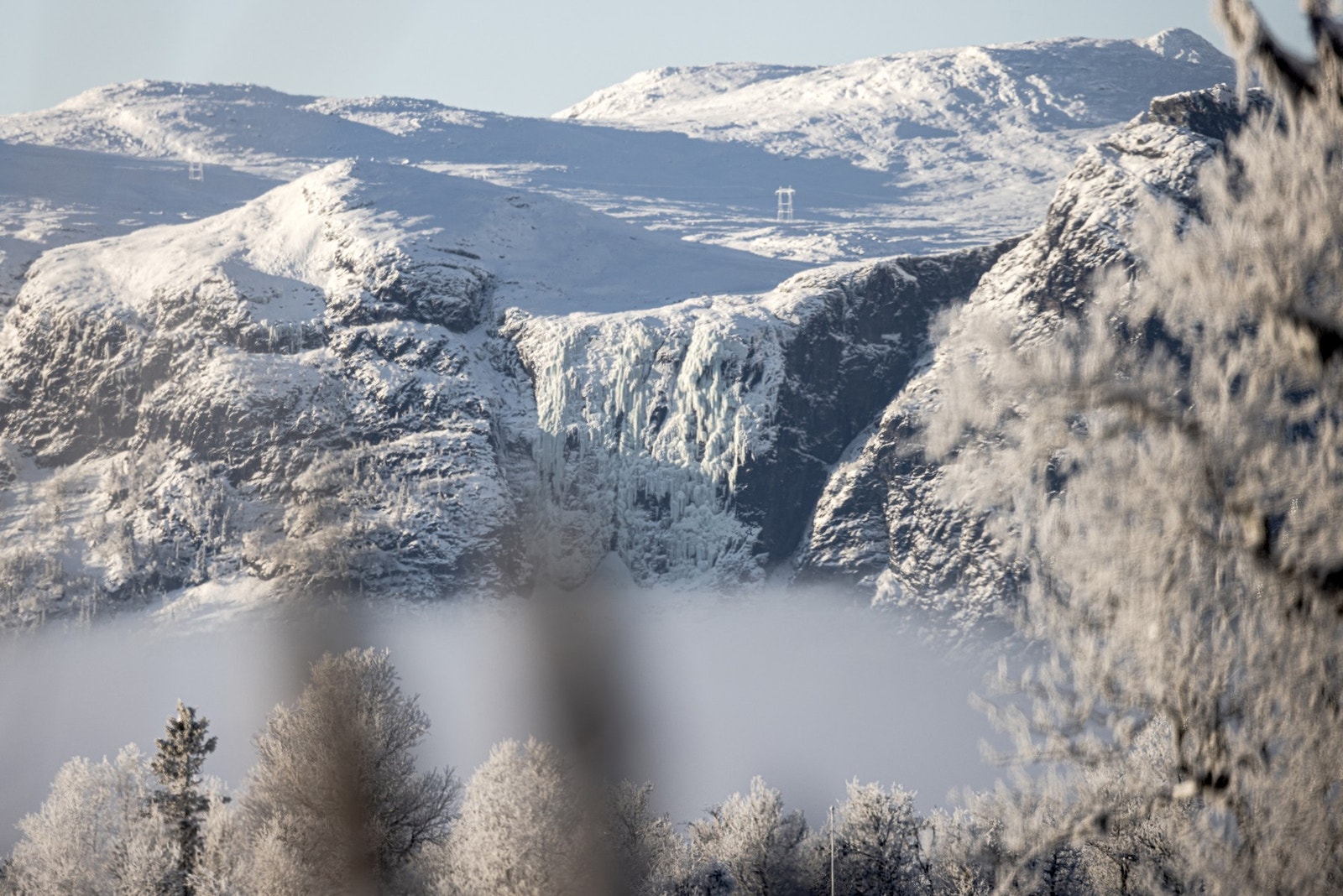 Det er også nydelig utsikt mot Hydnefossen i det fjerne Galleribilde