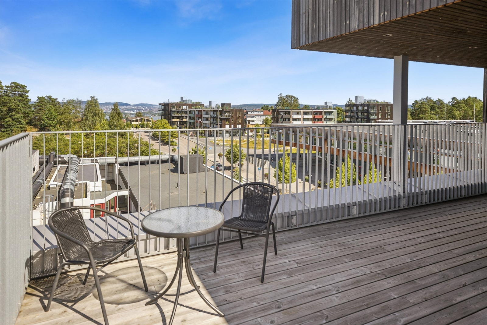 Takterrassen er et fellesområde som alle beboere har tilgang til og som bidrar til et godt naboskap og et trivelig bomiljø. Galleribilde